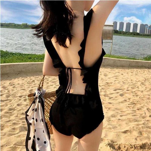 ruffled bikini backless slimming cover belly conservative one piece swimsuit, White;black
ruffled bikini backless slimming cover belly conservative one piece swimsuit, White;black