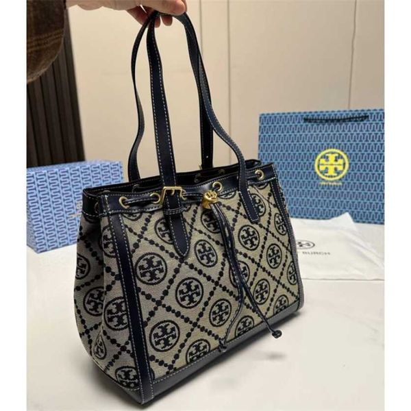 new arrival women bags fashion women's classic tote one shoulder portable bag 66%off crossbody bag designer handbags
new arrival women bags fashion women's classic tote one shoulder portable bag 66%off crossbody bag designer handbags