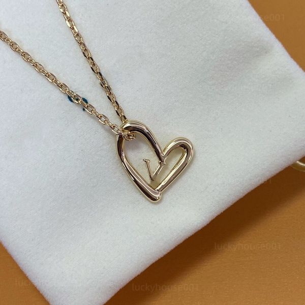 new 18k gold-plated designer jewelry pendant necklace luxury jewelry heart-shaped love pendant women's stainless steel valentines day g, Silver
new 18k gold-plated designer jewelry pendant necklace luxury jewelry heart-shaped love pendant women's stainless steel valentines day g, Silver