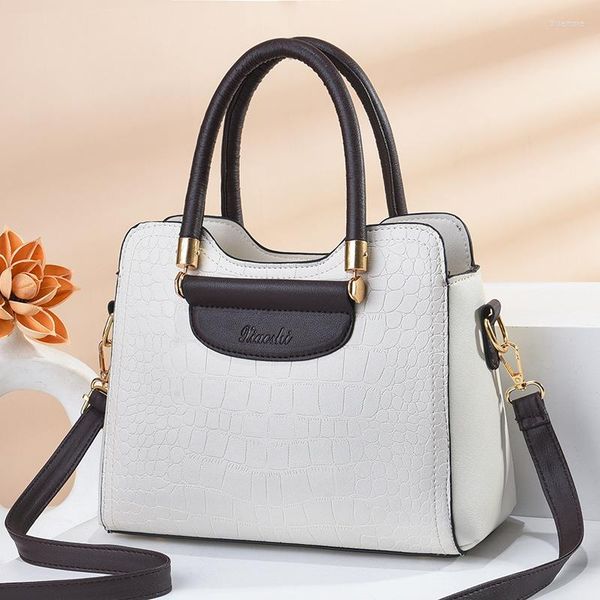 shoulder bags selling simple handbag women 2023 autumn fashion women's large capacity messenger bag
shoulder bags selling simple handbag women 2023 autumn fashion women's large capacity messenger bag