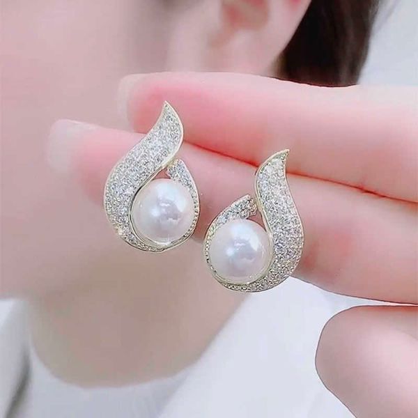 charm favorite with micro-filled diamond pearl 925 silver needles small design light luxury high sense earrings, Golden
charm favorite with micro-filled diamond pearl 925 silver needles small design light luxury high sense earrings, Golden