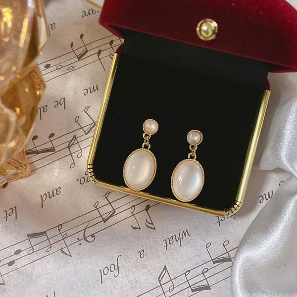 elegant and advanced charm feeling under the moonlight opal earrings tide simple and sweet geometric oval earrings french palace style, Golden
elegant and advanced charm feeling under the moonlight opal earrings tide simple and sweet geometric oval earrings french palace style, Golden