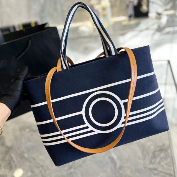 oxford cloth ladies 2023 c-brand 32*13*24cm capacity women's middle underarm bag luxury crossbody shopping bags fashion tote famous lar
oxford cloth ladies 2023 c-brand 32*13*24cm capacity women's middle underarm bag luxury crossbody shopping bags fashion tote famous lar