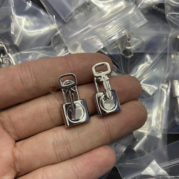 europe america fashion style lady women simplicity dangles earrings titanium steel hollow out full diamond v initials stud earrings 3 color, Silver
europe america fashion style lady women simplicity dangles earrings titanium steel hollow out full diamond v initials stud earrings 3 color, Silver