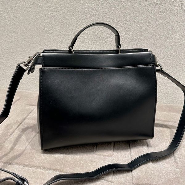 luxury bags men bags business fashion handbag large capacity briefcase business designer bag original quality shoulderbag geninue quality cr
luxury bags men bags business fashion handbag large capacity briefcase business designer bag original quality shoulderbag geninue quality cr