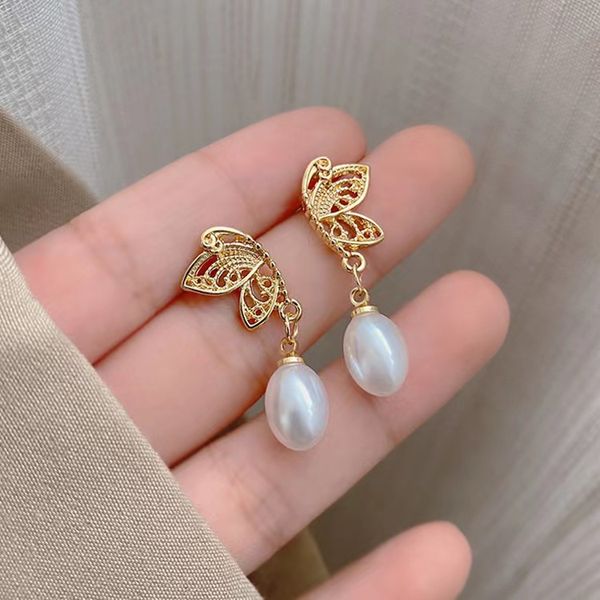 light luxury palace style butterfly pearl earrings exquisite and elegant design sense earrings net red super fairy temperament versatile ear, Golden
light luxury palace style butterfly pearl earrings exquisite and elegant design sense earrings net red super fairy temperament versatile ear, Golden