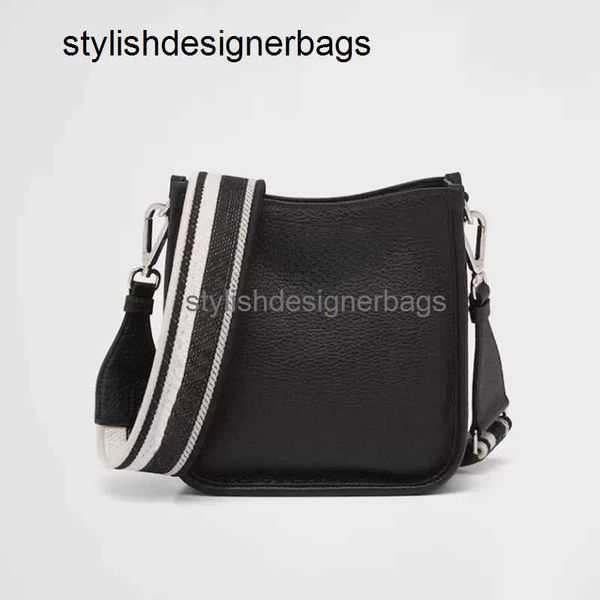 cross body fashion letter quality women crossbody bag ladies purse genuine leather triangle sign removable shoulder strap silver hardware ma
cross body fashion letter quality women crossbody bag ladies purse genuine leather triangle sign removable shoulder strap silver hardware ma
