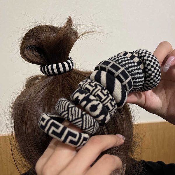 hair clips barrettes fashion black and white vintage gum big rubber bands elastic seamless ponytail holders 2022 new girl women hair tie rop, Golden;silver
hair clips barrettes fashion black and white vintage gum big rubber bands elastic seamless ponytail holders 2022 new girl women hair tie rop, Golden;silver