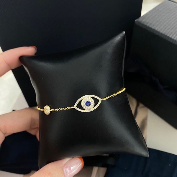 designer bracelet luxury fashion diamond-encrusted demon eye bracelet lucky eye personality elegant euro-american style gift birthday party, Golden;silver
designer bracelet luxury fashion diamond-encrusted demon eye bracelet lucky eye personality elegant euro-american style gift birthday party, Golden;silver