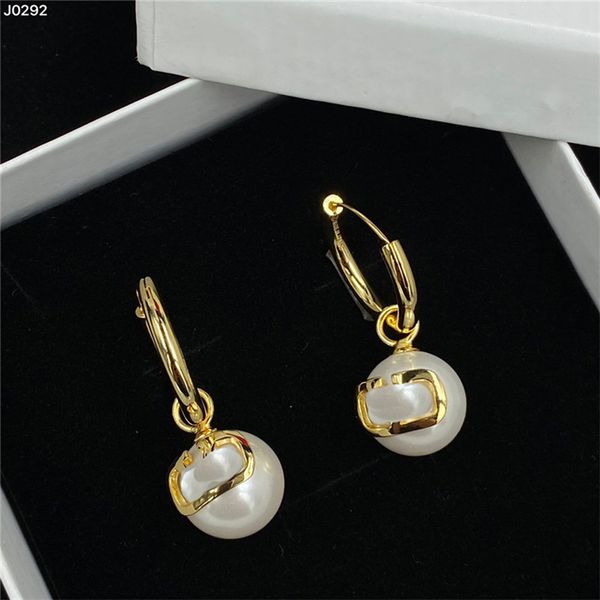 trendy pearl pendant stud designer pearls earrings brand letter hoops earring jewelry gift for party anniversary with box, Golden;silver
trendy pearl pendant stud designer pearls earrings brand letter hoops earring jewelry gift for party anniversary with box, Golden;silver