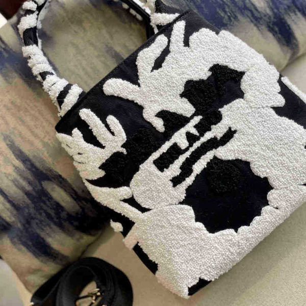 pbag triangle evening bags drawstring embroidered denim hobo shoulder p canvas two-tone pattern triangle nylon handbags wallets 220920
pbag triangle evening bags drawstring embroidered denim hobo shoulder p canvas two-tone pattern triangle nylon handbags wallets 220920