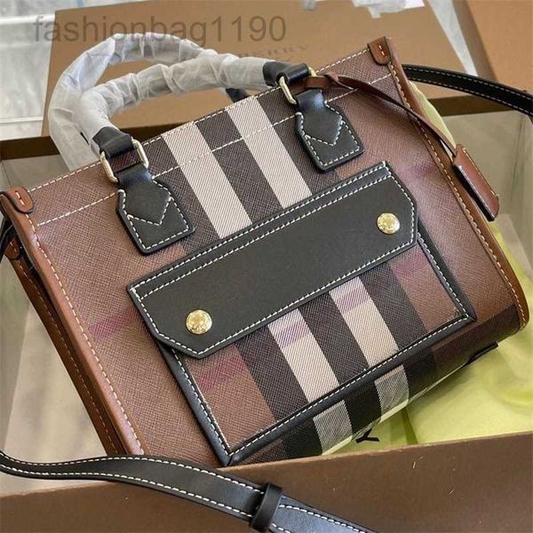 latest new burbrerys tote bags 2023 designer handbags fashion portable messenger versatile smiling face ba ju96
latest new burbrerys tote bags 2023 designer handbags fashion portable messenger versatile smiling face ba ju96