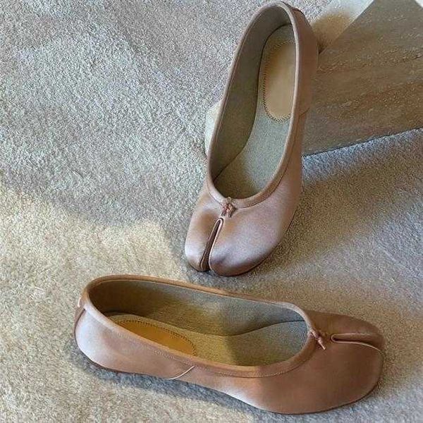 size dress shoes 35-40 tabi ninja moccasins round split toe shallow women single shoes slip on slingback shoes female casual soft loafers 6y, Black
size dress shoes 35-40 tabi ninja moccasins round split toe shallow women single shoes slip on slingback shoes female casual soft loafers 6y, Black
