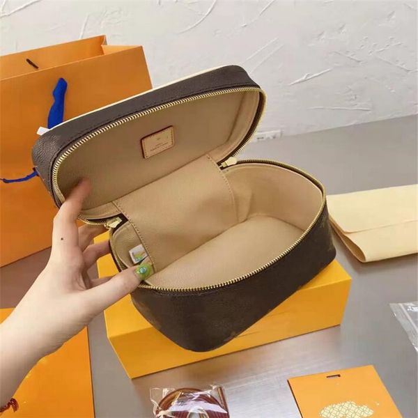 lady cosmetic bags fashion makeup bag women designers toiletry travel pouch ladies purses handbags
lady cosmetic bags fashion makeup bag women designers toiletry travel pouch ladies purses handbags