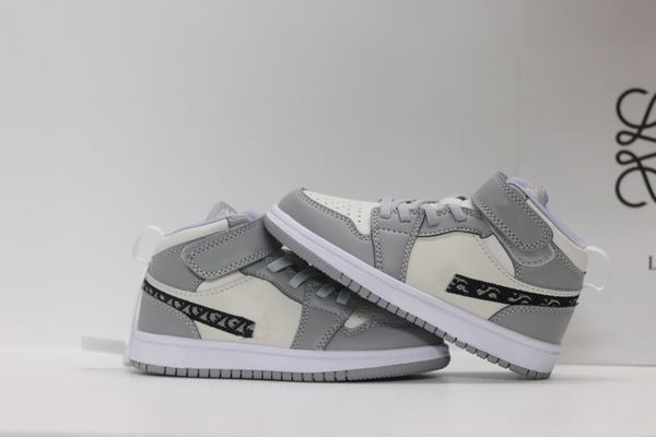 2023 popular velcro brand name basketball youth shoes jumpman 1 1s smoke grey black white outdoor kids shoes sneakers
2023 popular velcro brand name basketball youth shoes jumpman 1 1s smoke grey black white outdoor kids shoes sneakers