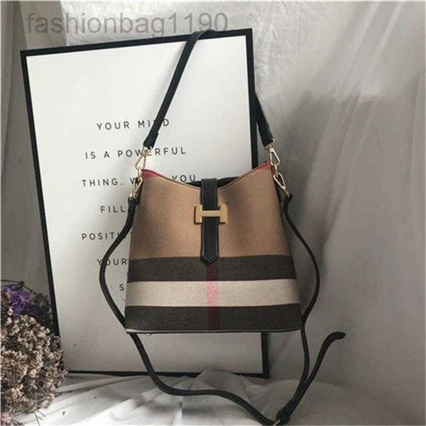 tote designer burbrerys women handbags 2020 new new european and american canvas lattice portable diagonal shoulder bag trend versatile con
tote designer burbrerys women handbags 2020 new new european and american canvas lattice portable diagonal shoulder bag trend versatile con