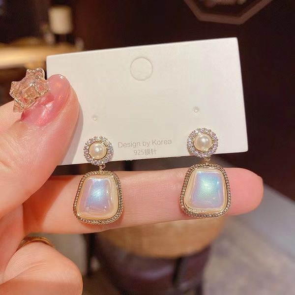 the new fashion baroque pearl earrings are super elegant and versatile, and the earrings are exquisite and small, Golden
the new fashion baroque pearl earrings are super elegant and versatile, and the earrings are exquisite and small, Golden