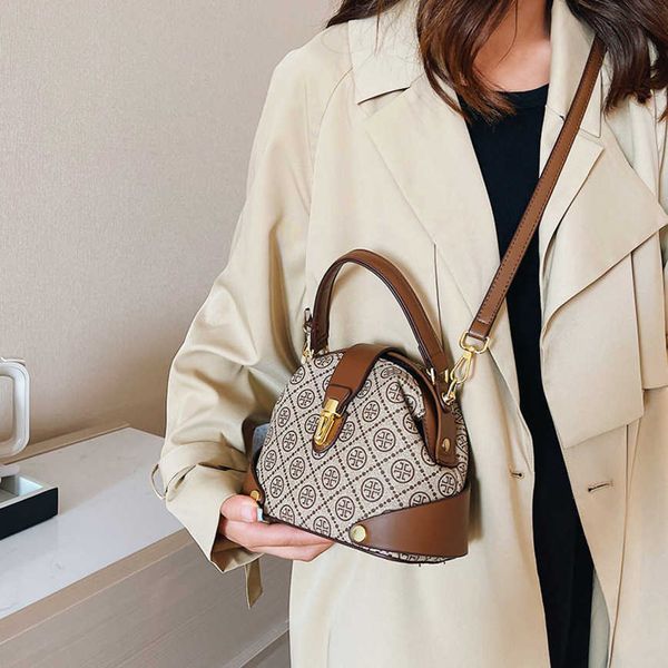 1pcs bags for women 49%off portable design diagonal single shoulder bag messenger handbags female fashion
1pcs bags for women 49%off portable design diagonal single shoulder bag messenger handbags female fashion