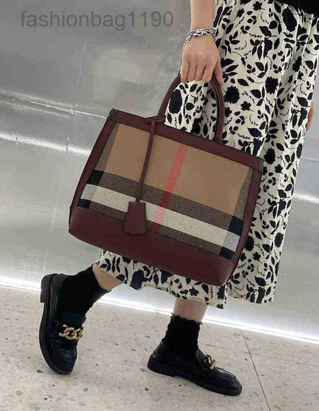 handbags new tote european designer burbrerys and women american fashion leisure 2023 new lattice large capacity womens portable shoulde tlo
handbags new tote european designer burbrerys and women american fashion leisure 2023 new lattice large capacity womens portable shoulde tlo