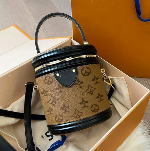 designer leather cannes cylinder crossbody fashion m43986 shoulder metal lock barrel-shaped bag women's mens luxury tote hobo purse han
designer leather cannes cylinder crossbody fashion m43986 shoulder metal lock barrel-shaped bag women's mens luxury tote hobo purse han