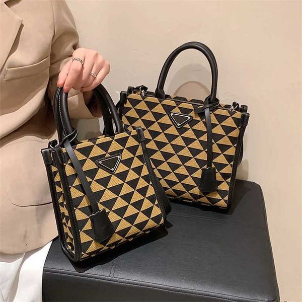 32% off handbag 2023 fashion women's bag leather quality handbag fashionable shoulder tote lingge handbag canvas size single shoulder m
32% off handbag 2023 fashion women's bag leather quality handbag fashionable shoulder tote lingge handbag canvas size single shoulder m