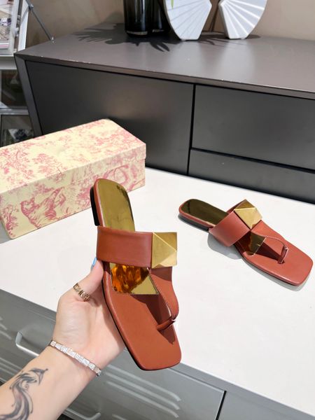 2023 designer slides metallic slide sandals flip flops slippers for women casual beach walk slippers fashion low heel flat slipper shoes siz, Black
2023 designer slides metallic slide sandals flip flops slippers for women casual beach walk slippers fashion low heel flat slipper shoes siz, Black