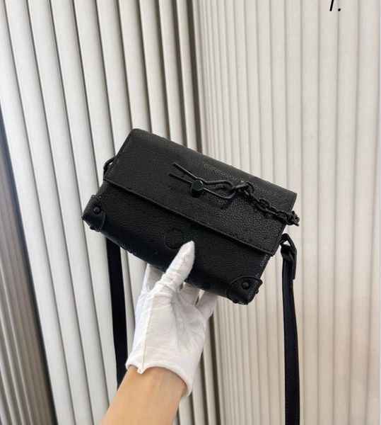 designer chain lock bag women shoulder bag handbag purse genuine leather cross body chain high grade quality characteristic
designer chain lock bag women shoulder bag handbag purse genuine leather cross body chain high grade quality characteristic