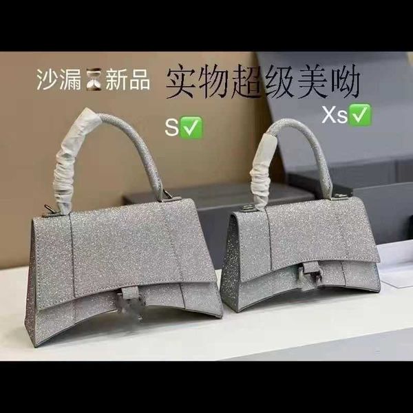 evening bags 22s new cowhide star hourglass bag large capacity versatile handbag mrs. chen same one shoulder messenger bag
evening bags 22s new cowhide star hourglass bag large capacity versatile handbag mrs. chen same one shoulder messenger bag