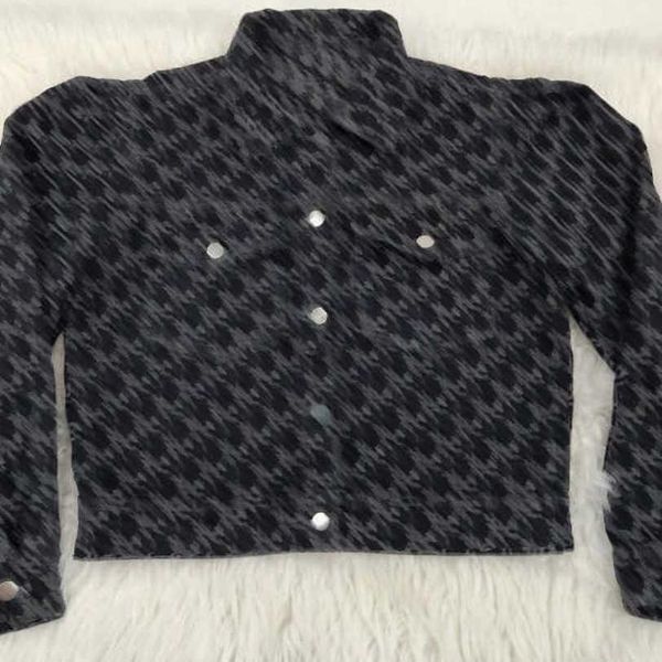 23ss designer brand women cowboy coat short jacket full logo print fashion versatile womens clothing a1, Black;brown
23ss designer brand women cowboy coat short jacket full logo print fashion versatile womens clothing a1, Black;brown