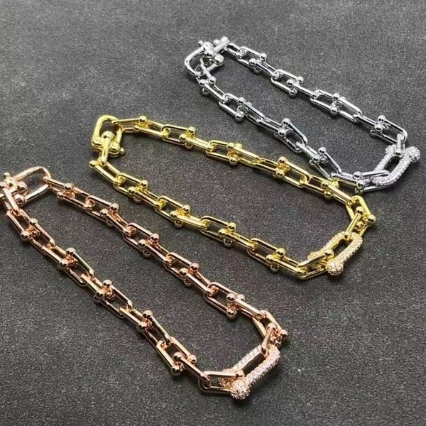 Fashion buckle designer bracelet Women's good luck bracelet Fashion cool bracelet Love shiny and eye-catching exquisite jewelry accessories
Fashion buckle designer bracelet Women's good luck bracelet Fashion cool bracelet Love shiny and eye-catching exquisite jewelry accessories