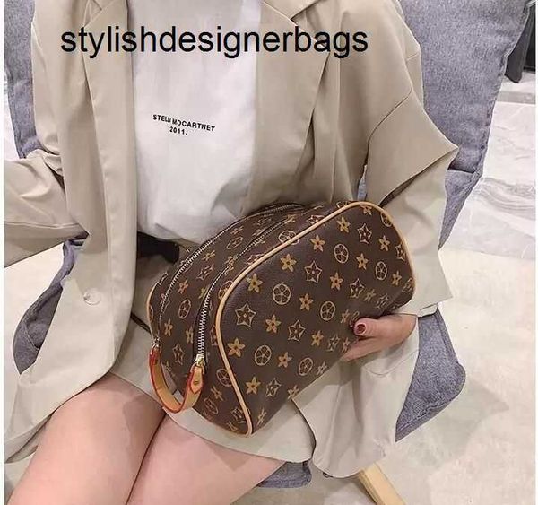totes classic luxury designer double zipper men cosmetic bags travelling toilet bag designers women wash large capacity toiletry pouch makeu
totes classic luxury designer double zipper men cosmetic bags travelling toilet bag designers women wash large capacity toiletry pouch makeu