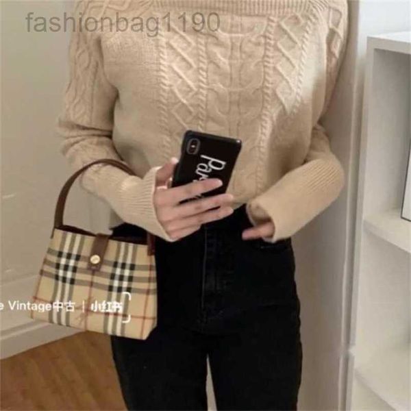 tote designer burbrerys shoulder bags womens classic new war horse bag one shoulder underarm mahjong checke hand temperament vt0l
tote designer burbrerys shoulder bags womens classic new war horse bag one shoulder underarm mahjong checke hand temperament vt0l