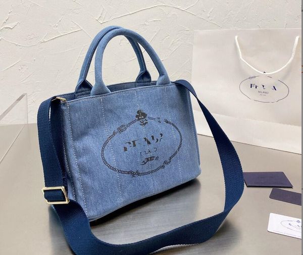 2023 designers bags shoulder bag letter print stripe large capacity tote canvas female japanese casual handbag
2023 designers bags shoulder bag letter print stripe large capacity tote canvas female japanese casual handbag