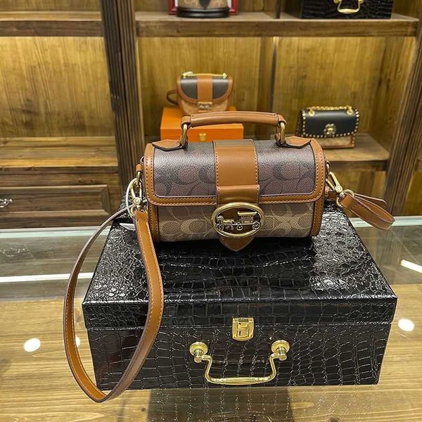 evening bags hong kong special counter 2023 new women's high fashion casual net red leather messenger shoulder bag
evening bags hong kong special counter 2023 new women's high fashion casual net red leather messenger shoulder bag