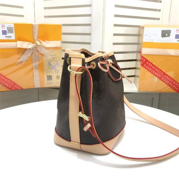 designer bag tote shoulder bags lady popular handbags women fashion cross wallets body pouch practical casual drawstring bag
designer bag tote shoulder bags lady popular handbags women fashion cross wallets body pouch practical casual drawstring bag