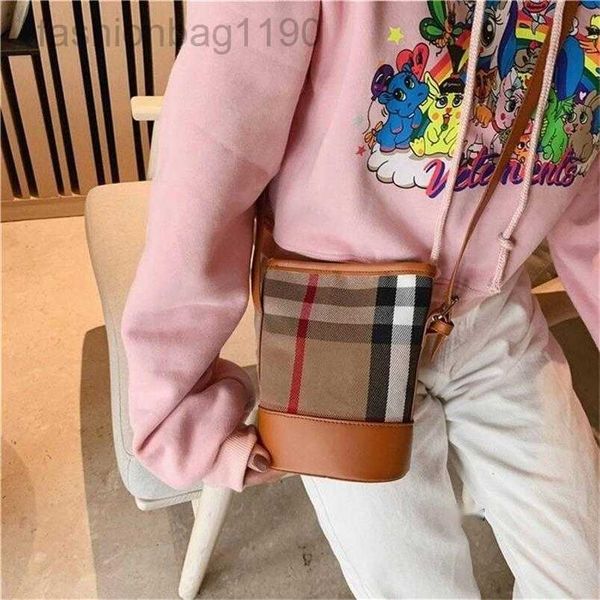 tote designer burbrerys women handbags bags online new with the same grid pattern womens fashionable versatile simple single shoulder mess 1
tote designer burbrerys women handbags bags online new with the same grid pattern womens fashionable versatile simple single shoulder mess 1