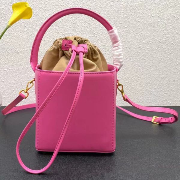 luxury designer le seau carre string bucket bag drawstring tote square shape shoulder gold metal letter cross body wallet cowhide plain deta
luxury designer le seau carre string bucket bag drawstring tote square shape shoulder gold metal letter cross body wallet cowhide plain deta
