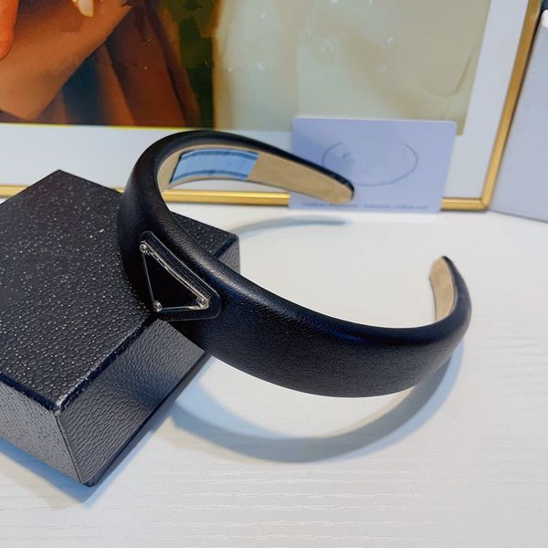 p069 triangle designers headbands beige black 2colors soft leather luxury headband women girls street fashion hairjewelry, Silver
p069 triangle designers headbands beige black 2colors soft leather luxury headband women girls street fashion hairjewelry, Silver