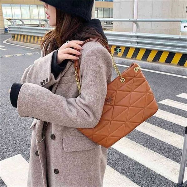 handbag 2023 new bag chain messenger embroidered thread bucket for women