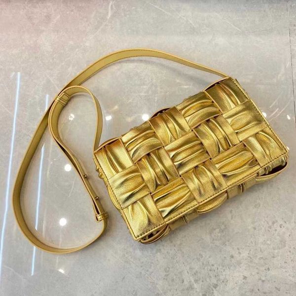 venetas bottegas bags casette designer spring bag 2023 leather woven women's cowhide single crossbody fashion versatile pleated pillow
venetas bottegas bags casette designer spring bag 2023 leather woven women's cowhide single crossbody fashion versatile pleated pillow