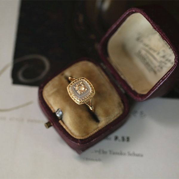 with side stones s925 sterling silver retro wedding marry ring double layer solid milky crystal french light luxury fashion personality ring
with side stones s925 sterling silver retro wedding marry ring double layer solid milky crystal french light luxury fashion personality ring
