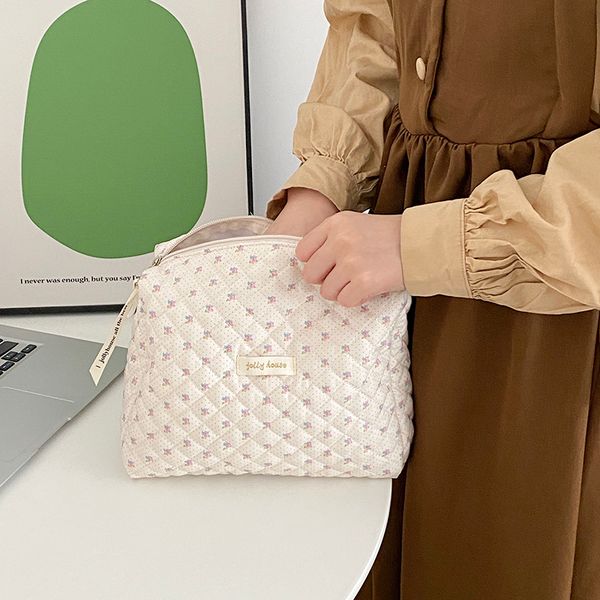 cosmetic bags cases liberty quilting makeup bag soft cotton clutches women zipper organizer cute clutch large make up purse toiletry case 23
cosmetic bags cases liberty quilting makeup bag soft cotton clutches women zipper organizer cute clutch large make up purse toiletry case 23