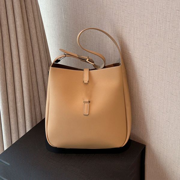 hobo underarm bucket bag genuine leather shoulder bags plain crossbody shopping women handbags handbag purse vintage metal letter adjustable
hobo underarm bucket bag genuine leather shoulder bags plain crossbody shopping women handbags handbag purse vintage metal letter adjustable