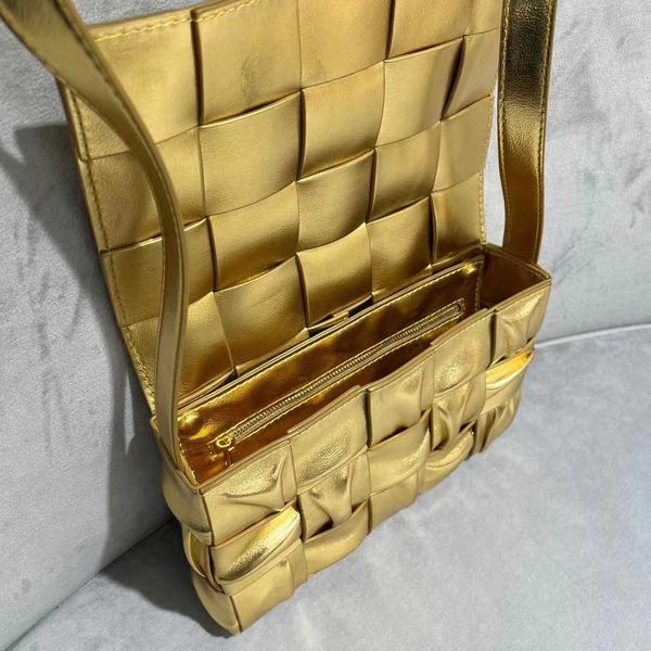 bags bottegas casette venetas designer spring bag 2023 leather woven women's cowhide single crossbody fashion versatile pleated pillow
bags bottegas casette venetas designer spring bag 2023 leather woven women's cowhide single crossbody fashion versatile pleated pillow