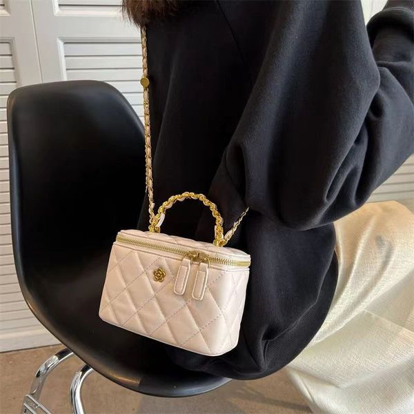 2023 classic women's bag light luxury bag flower niche designer ladies shoulder high-grade texture that night pack foresk
2023 classic women's bag light luxury bag flower niche designer ladies shoulder high-grade texture that night pack foresk