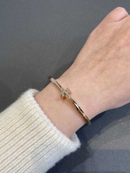 high version tiffayffay letter bracelet diamond metal classic fashion versatiffayle couple style, Black
high version tiffayffay letter bracelet diamond metal classic fashion versatiffayle couple style, Black