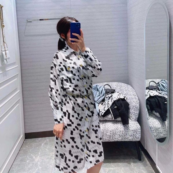 23ss women brand designer long-sleeved dress shirt coat lapel shirts letter-printed womens clothing, Black;gray
23ss women brand designer long-sleeved dress shirt coat lapel shirts letter-printed womens clothing, Black;gray