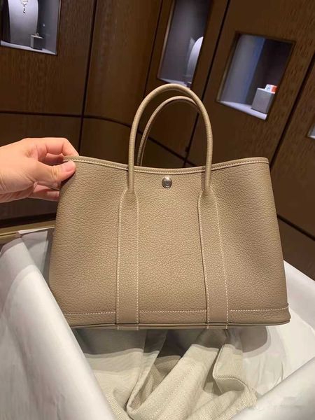 original designer galden party bag 2023 new women's one shoulder oblique span tote versatile garden handheld big shopping bucket
original designer galden party bag 2023 new women's one shoulder oblique span tote versatile garden handheld big shopping bucket