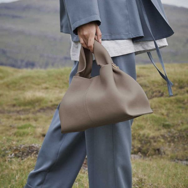 totes brand cloud bag leather polenbag women's fashion dumplings underarm hand purses bags designer handbags women
totes brand cloud bag leather polenbag women's fashion dumplings underarm hand purses bags designer handbags women