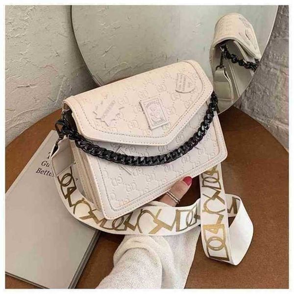 handbag 2023 new bag badge embossed trend texture style chain wide belt messenger square
handbag 2023 new bag badge embossed trend texture style chain wide belt messenger square